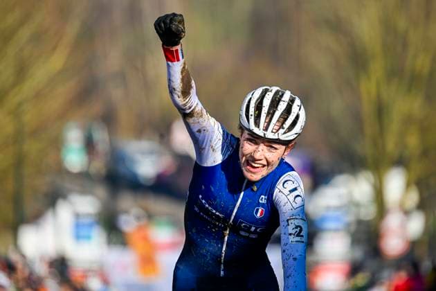 2025 UCI Cyclo-Cross WC - Women Junior LIEVIN, FRANCE - FEBRUARY 01 : Revol Lise (FRA) celebrating her victory during the 2025 UCI Cyclo-Cross World Championships for Women Junior on February 01, 2025 in Lievin, France, 01 02 2025 Lievin France  Copyright: xNicoxVereeckenx