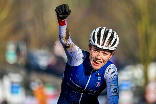 2025 UCI Cyclo-Cross WC - Women Junior LIEVIN, FRANCE - FEBRUARY 01 : Revol Lise (FRA) celebrating her victory during the 2025 UCI Cyclo-Cross World Championships for Women Junior on February 01, 2025 in Lievin, France, 01 02 2025 Lievin France  Copyright: xNicoxVereeckenx