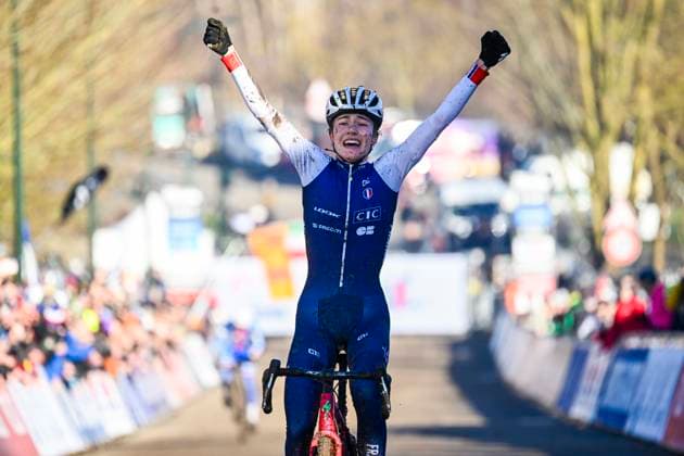 2025 UCI Cyclo-Cross WC - Women Junior LIEVIN, FRANCE - FEBRUARY 01 : Revol Lise (FRA) celebrating her victory during the 2025 UCI Cyclo-Cross World Championships for Women Junior on February 01, 2025 in Lievin, France, 01 02 2025 Lievin France  Copyright: xNicoxVereeckenx