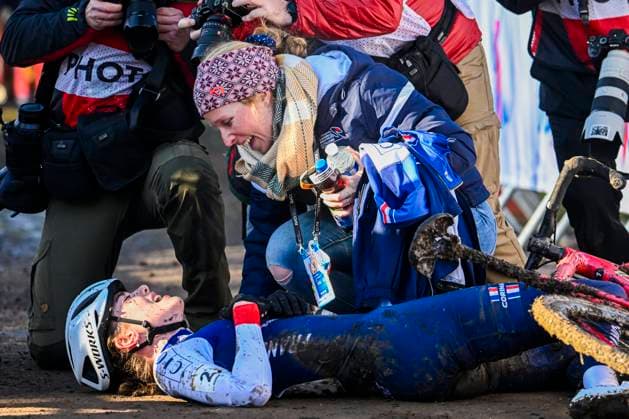 2025 UCI Cyclo-Cross WC - Women Junior LIEVIN, FRANCE - FEBRUARY 01 : Revol Lise (FRA) after winning the race during the 2025 UCI Cyclo-Cross World Championships for Women Junior on February 01, 2025 in Lievin, France, 01 02 2025 Lievin France  Copyright: xNicoxVereeckenx