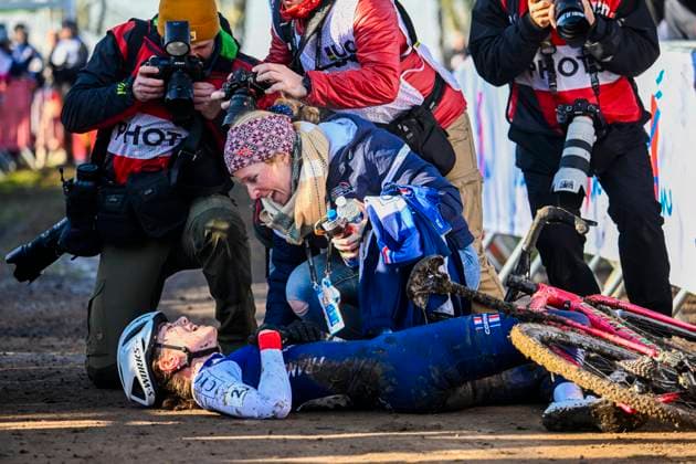 2025 UCI Cyclo-Cross WC - Women Junior LIEVIN, FRANCE - FEBRUARY 01 : Revol Lise (FRA) after winning the race during the 2025 UCI Cyclo-Cross World Championships for Women Junior on February 01, 2025 in Lievin, France, 01 02 2025 Lievin France  Copyright: xNicoxVereeckenx