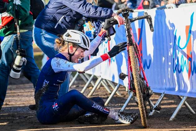 2025 UCI Cyclo-Cross WC - Women Junior LIEVIN, FRANCE - FEBRUARY 01 : Revol Lise (FRA) after winning the race during the 2025 UCI Cyclo-Cross World Championships for Women Junior on February 01, 2025 in Lievin, France, 01 02 2025 Lievin France  Copyright: xNicoxVereeckenx