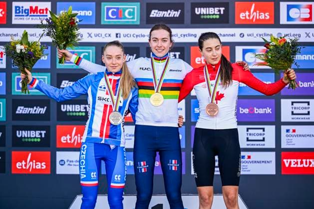 2025 UCI Cyclo-Cross WC - Women Junior LIEVIN, FRANCE - FEBRUARY 01 : Revol Lise (FRA) , Bukovska Barbora (CZE) , Carrier Rafaelle (CAN) on the podium during the 2025 UCI Cyclo-Cross World Championships for Women Junior on February 01, 2025 in Lievin, France, 01 02 2025 Lievin France  Copyright: xNicoxVereeckenx