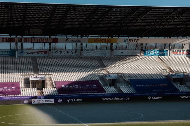 01.02.2025, Frauen, Fussball, 1.BL, Saison 2024 2025, SGS Essen vs. 1. FC Koeln Geforerener Platz im Stadion, Spielabsage Essen Stadion an der Hafenstrasse NRW Deutschland