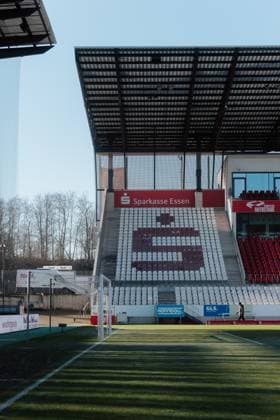 01.02.2025, Frauen, Fussball, 1.BL, Saison 2024 2025, SGS Essen vs. 1. FC Koeln Leere Sparkassentribüne Essen Stadion an der Hafenstrasse NRW Deutschland