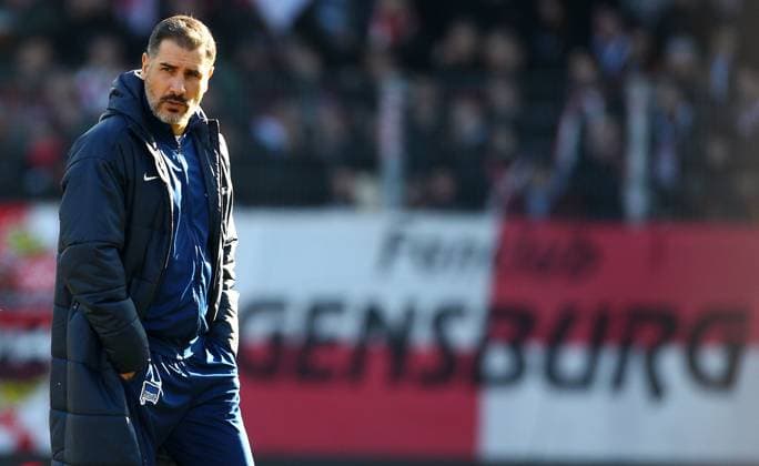 Cristian Fiel Trainer Hertha Berlin , 2.Bundesliga , Jahn Regensburg-Hertha Berlin , Fußball , in den Jahnstadion , Regensburg , Bayern , Deutschland . Februar 01, 2025 . Photo by: Davide Elias Ipa Photo Pressefoto DENL Copyright: xDavidexEliasx