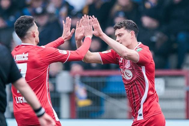 2. Fußball Bundesliga: Eintracht Braunschweig - 1. FC Köln; 01.02.2025 Jubel zum 1:1 durch Eric Martel (1. FC Köln, 6) 2. Fußball Bundesliga, Eintracht Braunschweig - 1. FC Köln, Braunschweig, EINTRACHT-Stadion am 01.02.2025 DFL REGULATIONS PROHIBIT ANY USE OF PHOTOGRAPHS AS IMAGE SEQUENCES AND OR QUASI-VIDEO.