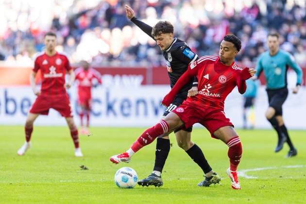 2. Fussball-Bundesliga: Fortuna Düsseldorf - SSV Ulm 1846 Fussball, 01.02.2024 Maurice Krattenmacher (SSV Ulm 1846 Fussball, 30) im Zweikampf mit Myron van Brederode (Fortuna Düsseldorf, 10). 2. Fussball-Bundesliga, Fortuna Düsseldorf - SSV Ulm 1846 Fussball, 20. Spieltag, am 01.02.2024, Merkur Spiel-Arena, Düsseldorf DFL regulations prohibit any use of photographs as image sequences and or quasi-video