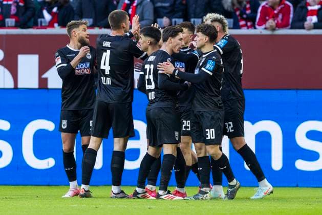 2. Fussball-Bundesliga: Fortuna Düsseldorf - SSV Ulm 1846 Fussball, 01.02.2024 Jubel nach dem Tor zum 1:1 durch Aaron Keller (SSV Ulm 1846 Fussball, 16). 2. Fussball-Bundesliga, Fortuna Düsseldorf - SSV Ulm 1846 Fussball, 20. Spieltag, am 01.02.2024, Merkur Spiel-Arena, Düsseldorf DFL regulations prohibit any use of photographs as image sequences and or quasi-video Copyright: xBEAUTIFULxSPORTS Meuselx