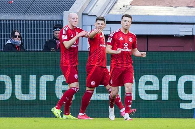 2. Fussball-Bundesliga: Fortuna Düsseldorf - SSV Ulm 1846 Fussball, 01.02.2024 Jubel nach dem Tor zum 2:1 durch Dawid Kownacki (Fortuna Düsseldorf, 24). 2. Fussball-Bundesliga, Fortuna Düsseldorf - SSV Ulm 1846 Fussball, 20. Spieltag, am 01.02.2024, Merkur Spiel-Arena, Düsseldorf DFL regulations prohibit any use of photographs as image sequences and or quasi-video