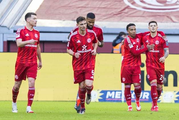 2. Fussball-Bundesliga: Fortuna Düsseldorf - SSV Ulm 1846 Fussball, 01.02.2024 Jubel nach dem Tor zum 2:1 durch Dawid Kownacki (Fortuna Düsseldorf, 24). 2. Fussball-Bundesliga, Fortuna Düsseldorf - SSV Ulm 1846 Fussball, 20. Spieltag, am 01.02.2024, Merkur Spiel-Arena, Düsseldorf DFL regulations prohibit any use of photographs as image sequences and or quasi-video
