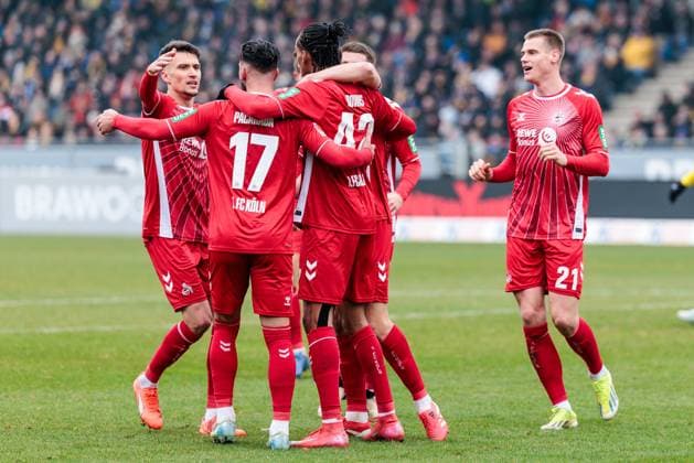 2. Fußball Bundesliga: Eintracht Braunschweig - 1. FC Köln; 01.02.2025 Jubel zum 1:2 durch Damion Downs (1. FC Köln, 42) 2. Fußball Bundesliga, Eintracht Braunschweig - 1. FC Köln, Braunschweig, EINTRACHT-Stadion am 01.02.2025 DFL REGULATIONS PROHIBIT ANY USE OF PHOTOGRAPHS AS IMAGE SEQUENCES AND OR QUASI-VIDEO.