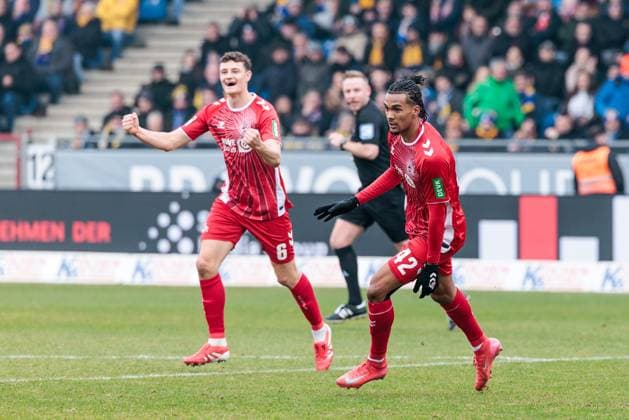2. Fußball Bundesliga: Eintracht Braunschweig - 1. FC Köln; 01.02.2025 Jubel zum 1:2 durch Damion Downs (1. FC Köln, 42) 2. Fußball Bundesliga, Eintracht Braunschweig - 1. FC Köln, Braunschweig, EINTRACHT-Stadion am 01.02.2025 DFL REGULATIONS PROHIBIT ANY USE OF PHOTOGRAPHS AS IMAGE SEQUENCES AND OR QUASI-VIDEO.