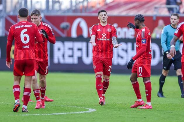 01.02.2025, Fußball, Fortuna Düsseldorf - SSV Ulm 1846, 2.. Fußball Bundesliga, 20. Spieltag, Merkur Spiel-Arena, Saison 2024 2025: Torjubel nach dem Treffer zum 2:1 durch Torschütze Dawid Kownacki (Fortuna Düsseldorf 24) DFB regulations prohibit any use of photographs as image sequences and or quasi-video. Nordrhein-Westfalen Deutschland