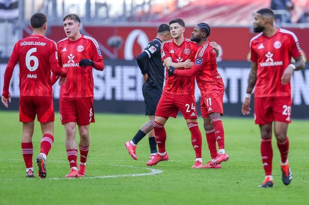 01.02.2025, Fußball, Fortuna Düsseldorf - SSV Ulm 1846, 2.. Fußball Bundesliga, 20. Spieltag, Merkur Spiel-Arena, Saison 2024 2025: Torjubel nach dem Treffer zum 2:1 durch Torschütze Dawid Kownacki (Fortuna Düsseldorf 24) DFB regulations prohibit any use of photographs as image sequences and or quasi-video. Nordrhein-Westfalen Deutschland