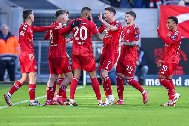 01.02.2025, Fußball, Fortuna Düsseldorf - SSV Ulm 1846, 2.. Fußball Bundesliga, 20. Spieltag, Merkur Spiel-Arena, Saison 2024 2025: Torjubel nach dem Treffer zum 1:0 durch Torschütze Isak Johannesson (Fortuna Düsseldorf 8) DFB regulations prohibit any use of photographs as image sequences and or quasi-video. Nordrhein-Westfalen Deutschland