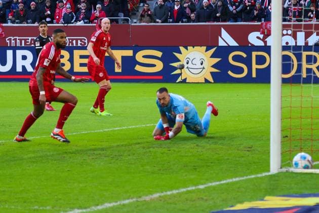 01.02.2025, xfanx, Fussball 2.Bundesliga, Fortuna Duesseldorf - SSV Ulm 1846 v.l. Torschütze Aaron Keller (SSV Ulm) macht das Tor zum 1:1 (DFL DFB REGULATIONS PROHIBIT ANY USE OF PHOTOGRAPHS as IMAGE SEQUENCES and or QUASI-VIDEO) Duesseldorf