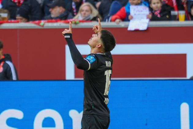 01.02.2025, xfanx, Fussball 2.Bundesliga, Fortuna Duesseldorf - SSV Ulm 1846 v.l. Torschütze Aaron Keller (SSV Ulm) macht das Tor zum 1:1 und jubelt (DFL DFB REGULATIONS PROHIBIT ANY USE OF PHOTOGRAPHS as IMAGE SEQUENCES and or QUASI-VIDEO) Duesseldorf