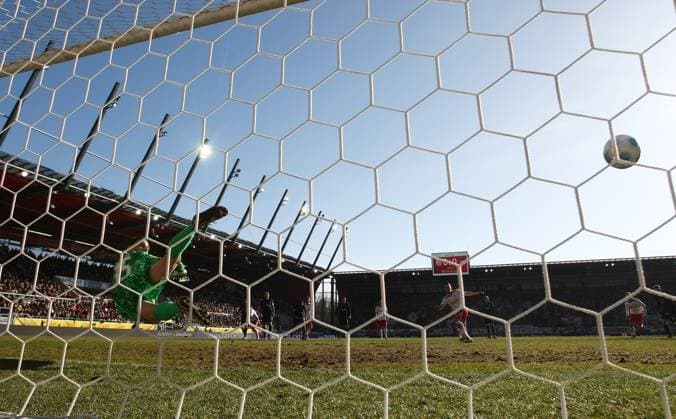 Kühlwetter Penalty Tor 1-0 , 2.Bundesliga , Jahn Regensburg-Hertha Berlin , Fußball , in den Jahnstadion , Regensburg , Bayern , Deutschland . Februar 01, 2025 . Photo by: Davide Elias Ipa Photo Pressefoto DENL Copyright: xDavidexEliasx