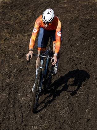 LIEVIN, FRANCE - Tibor Del Grosso (Netherlands) in action during the cyclocross World Cup in Lievin, France. ANP BAS CZERWINSKI xVIxANPxSportx xxANPxIVx 518846678 originalFilename: 518846678.jpg