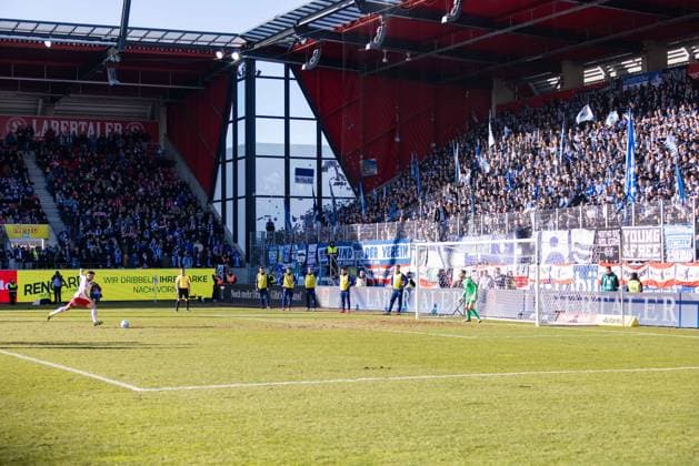 01.02.2025, Fussball, GER, Saison, 2.Liga, Saision 2024 2025, 20. Spieltag, SSV Jahn Regensburg - Hertha BSC Berlin Christian Kühlwetter (SSV Jahn Regensburg) verwandelt den Elfmeter zum 1:0 DFL REGULATIONS PROHIBIT ANY USE OF PHOTOGRAPHS AS IMAGE SEQUENCES AND OR QUASI-VIDEO.