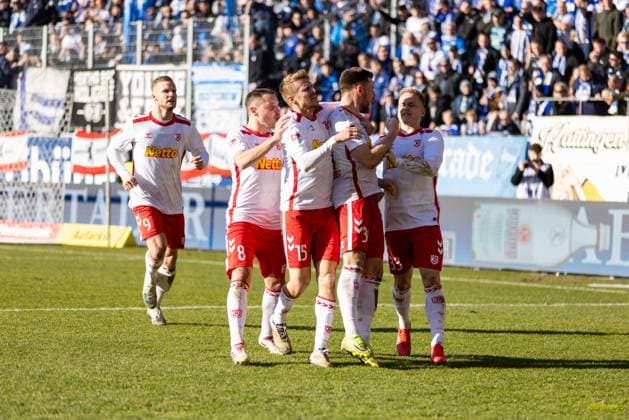 01.02.2025, Fussball, GER, Saison, 2.Liga, Saision 2024 2025, 20. Spieltag, SSV Jahn Regensburg - Hertha BSC Berlin Jubel nach dem 1:0 durch den verwandelten Foulelfmeter durch Christian Kühlwetter (SSV Jahn Regensburg) DFL REGULATIONS PROHIBIT ANY USE OF PHOTOGRAPHS AS IMAGE SEQUENCES AND OR QUASI-VIDEO.