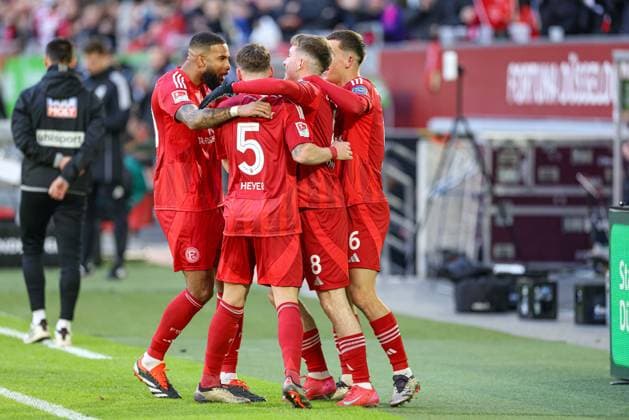 Düsseldorf, Deutschland, 01.02.25: Isak Bergmann Johannesson (Fortuna Düsseldorf) Torjubel, jubelt mit seiner Mannschaft nach dem Treffer zum 1:0 waehrend des 2. Bundesliga Spiels zwischen Fortuna Düsseldorf vs SSV Ulm 1846 in der Merkur Spiel Arena am 01. February 2025 in Düsseldorf, Deutschland. Düsseldorf Merkur Spiel Arena North Rhine-Westphalia Germany