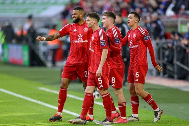 Düsseldorf, Deutschland, 01.02.25: Isak Bergmann Johannesson (Fortuna Düsseldorf) Torjubel, jubelt mit seiner Mannschaft nach dem Treffer zum 1:0 waehrend des 2. Bundesliga Spiels zwischen Fortuna Düsseldorf vs SSV Ulm 1846 in der Merkur Spiel Arena am 01. February 2025 in Düsseldorf, Deutschland. Düsseldorf Merkur Spiel Arena North Rhine-Westphalia Germany