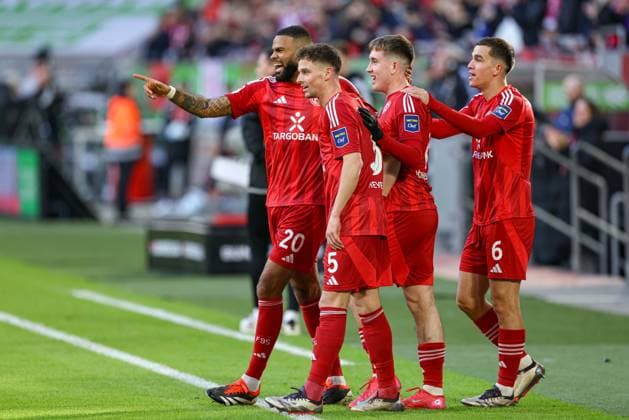 Düsseldorf, Deutschland, 01.02.25: Isak Bergmann Johannesson (Fortuna Düsseldorf) Torjubel, jubelt mit seiner Mannschaft nach dem Treffer zum 1:0 waehrend des 2. Bundesliga Spiels zwischen Fortuna Düsseldorf vs SSV Ulm 1846 in der Merkur Spiel Arena am 01. February 2025 in Düsseldorf, Deutschland. Düsseldorf Merkur Spiel Arena North Rhine-Westphalia Germany