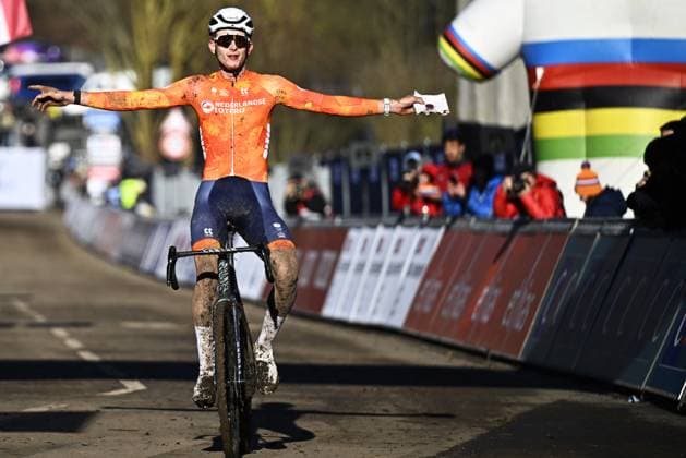 Dutch Tibor Del Grosso celebrates as he crosses the finish line to win the men U23 race, at the UCI Cyclocross World Championships, in Lievin, France, Saturday 01 February 2025. The world championships are taking place from 31 January until 02 February. JASPERxJACOBS  x111571873x