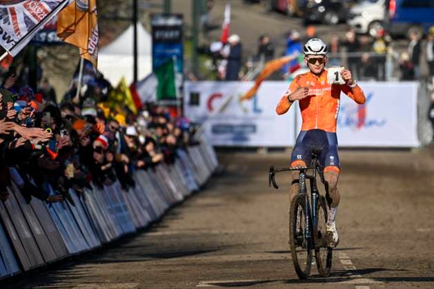 2025 UCI Cyclo-Cross WC - Men Under 23 LIEVIN, FRANCE - FEBRUARY 01 : Del Grosso Tibor (NED) celebrating his victory during the 2025 UCI Cyclo-Cross World Championships for Men Under 23 on February 01, 2025 in Lievin, France, 01 02 2025 Lievin France  Copyright: xNicoxVereeckenx