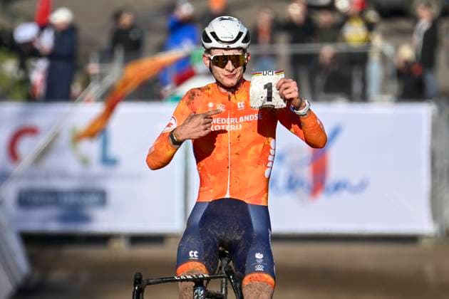 2025 UCI Cyclo-Cross WC - Men Under 23 LIEVIN, FRANCE - FEBRUARY 01 : Del Grosso Tibor (NED) celebrating his victory during the 2025 UCI Cyclo-Cross World Championships for Men Under 23 on February 01, 2025 in Lievin, France, 01 02 2025 Lievin France  Copyright: xNicoxVereeckenx
