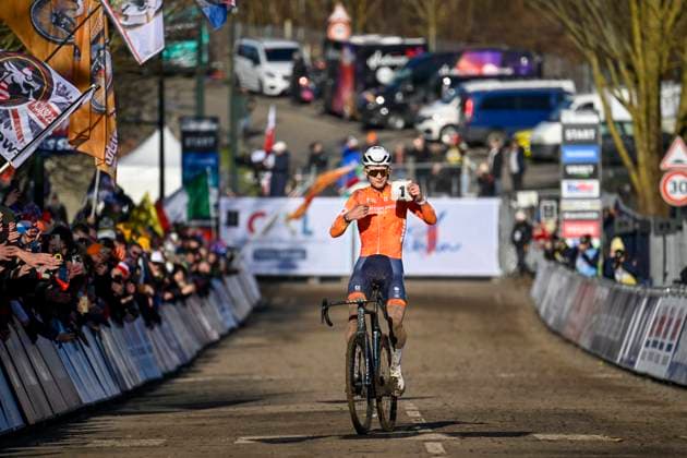 2025 UCI Cyclo-Cross WC - Men Under 23 LIEVIN, FRANCE - FEBRUARY 01 : Del Grosso Tibor (NED) celebrating his victory during the 2025 UCI Cyclo-Cross World Championships for Men Under 23 on February 01, 2025 in Lievin, France, 01 02 2025 Lievin France  Copyright: xNicoxVereeckenx