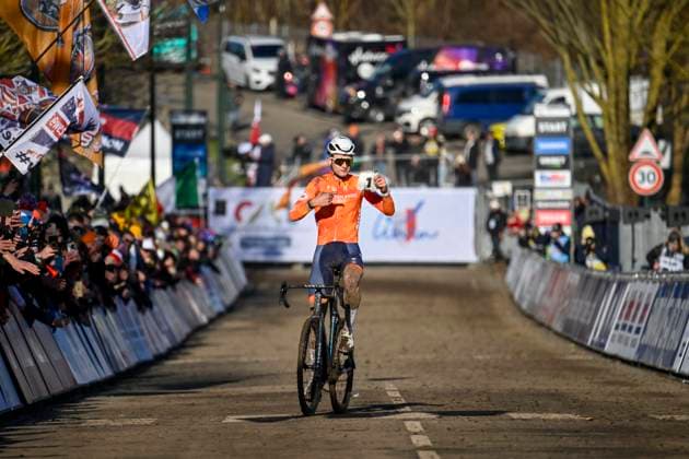 2025 UCI Cyclo-Cross WC - Men Under 23 LIEVIN, FRANCE - FEBRUARY 01 : Del Grosso Tibor (NED) celebrating his victory during the 2025 UCI Cyclo-Cross World Championships for Men Under 23 on February 01, 2025 in Lievin, France, 01 02 2025 Lievin France  Copyright: xNicoxVereeckenx