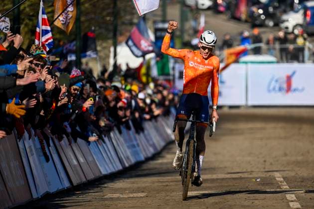 2025 UCI Cyclo-Cross WC - Men Under 23 LIEVIN, FRANCE - FEBRUARY 01 : Del Grosso Tibor (NED) celebrating his victory during the 2025 UCI Cyclo-Cross World Championships for Men Under 23 on February 01, 2025 in Lievin, France, 01 02 2025 Lievin France  Copyright: xNicoxVereeckenx