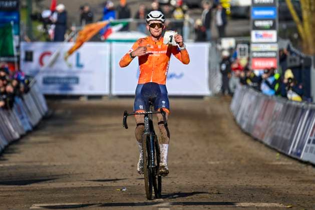 2025 UCI Cyclo-Cross WC - Men Under 23 LIEVIN, FRANCE - FEBRUARY 01 : Del Grosso Tibor (NED) celebrating his victory in action during the 2025 UCI Cyclo-Cross World Championships for Men Under 23 on February 01, 2025 in Lievin, France, 01 02 2025 Lievin France  Copyright: xNicoxVereeckenx