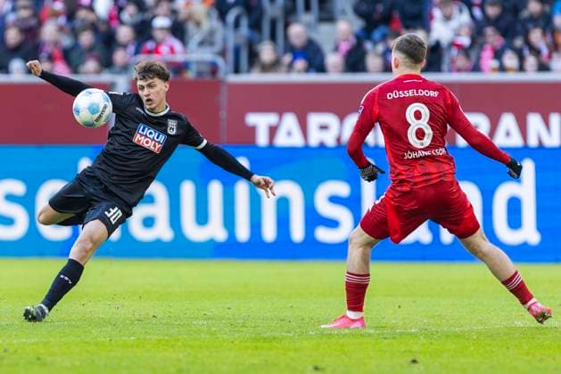 2. Fussball-Bundesliga: Fortuna Düsseldorf - SSV Ulm 1846 Fussball, 01.02.2024 Maurice Krattenmacher (SSV Ulm 1846 Fussball, 30) mit einem Torabschluss. 2. Fussball-Bundesliga, Fortuna Düsseldorf - SSV Ulm 1846 Fussball, 20. Spieltag, am 01.02.2024, Merkur Spiel-Arena, Düsseldorf DFL regulations prohibit any use of photographs as image sequences and or quasi-video