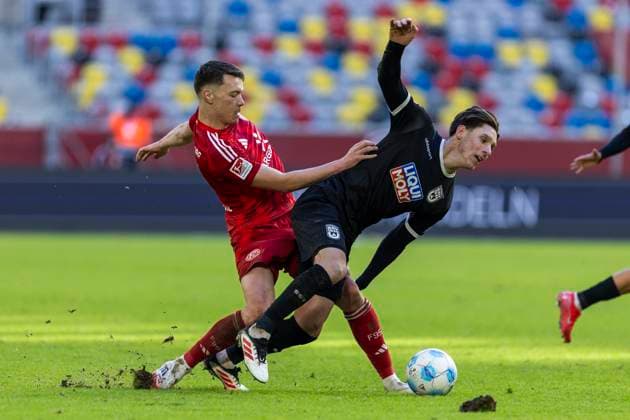 2. Fussball-Bundesliga: Fortuna Düsseldorf - SSV Ulm 1846 Fussball, 01.02.2024 Dzenan Pejcinovic (Fortuna Düsseldorf, 7) im Zweikampf mit Semir Telalovic (SSV Ulm 1846 Fussball, 29). 2. Fussball-Bundesliga, Fortuna Düsseldorf - SSV Ulm 1846 Fussball, 20. Spieltag, am 01.02.2024, Merkur Spiel-Arena, Düsseldorf DFL regulations prohibit any use of photographs as image sequences and or quasi-video