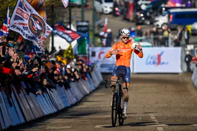 2025 UCI Cyclo-Cross WC - Men Under 23 LIEVIN, FRANCE - FEBRUARY 01 : Del Grosso Tibor (NED) celebrating his victory in action during the 2025 UCI Cyclo-Cross World Championships for Men Under 23 on February 01, 2025 in Lievin, France, 01 02 2025 Lievin France  Copyright: xNicoxVereeckenx