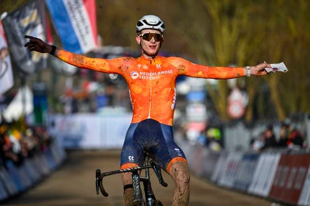2025 UCI Cyclo-Cross WC - Men Under 23 LIEVIN, FRANCE - FEBRUARY 01 : Del Grosso Tibor (NED) celebrating his victory in action during the 2025 UCI Cyclo-Cross World Championships for Men Under 23 on February 01, 2025 in Lievin, France, 01 02 2025 Lievin France  Copyright: xNicoxVereeckenx
