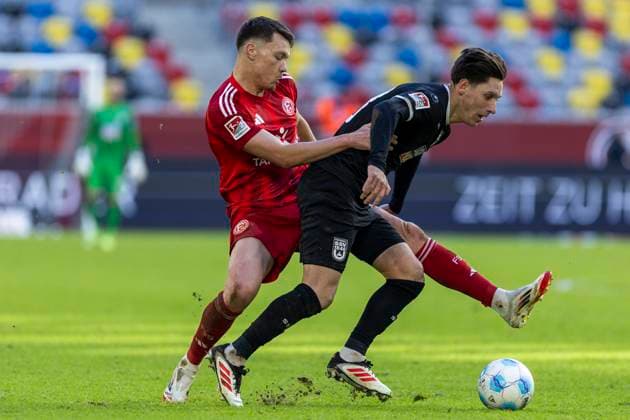 2. Fussball-Bundesliga: Fortuna Düsseldorf - SSV Ulm 1846 Fussball, 01.02.2024 Dzenan Pejcinovic (Fortuna Düsseldorf, 7) im Zweikampf mit Semir Telalovic (SSV Ulm 1846 Fussball, 29). 2. Fussball-Bundesliga, Fortuna Düsseldorf - SSV Ulm 1846 Fussball, 20. Spieltag, am 01.02.2024, Merkur Spiel-Arena, Düsseldorf DFL regulations prohibit any use of photographs as image sequences and or quasi-video