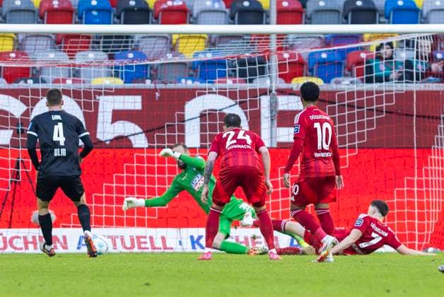2. Fussball-Bundesliga: Fortuna Düsseldorf - SSV Ulm 1846 Fussball, 01.02.2024 Dzenan Pejcinovic (Fortuna Düsseldorf, 7) mit einer Grosschance. 2. Fussball-Bundesliga, Fortuna Düsseldorf - SSV Ulm 1846 Fussball, 20. Spieltag, am 01.02.2024, Merkur Spiel-Arena, Düsseldorf DFL regulations prohibit any use of photographs as image sequences and or quasi-video