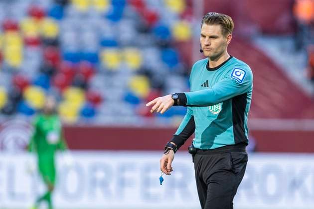 2. Fussball-Bundesliga: Fortuna Düsseldorf - SSV Ulm 1846 Fussball, 01.02.2024 Schiedsrichter Timo Gerach. 2. Fussball-Bundesliga, Fortuna Düsseldorf - SSV Ulm 1846 Fussball, 20. Spieltag, am 01.02.2024, Merkur Spiel-Arena, Düsseldorf DFL regulations prohibit any use of photographs as image sequences and or quasi-video