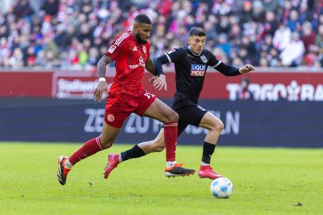 2. Fussball-Bundesliga: Fortuna Düsseldorf - SSV Ulm 1846 Fussball, 01.02.2024 Jamil Siebert (Fortuna Düsseldorf, 20) im Zweikampf mit Semir Telalovic (SSV Ulm 1846 Fussball, 29). 2. Fussball-Bundesliga, Fortuna Düsseldorf - SSV Ulm 1846 Fussball, 20. Spieltag, am 01.02.2024, Merkur Spiel-Arena, Düsseldorf DFL regulations prohibit any use of photographs as image sequences and or quasi-video