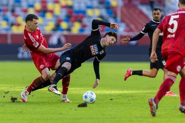 2. Fussball-Bundesliga: Fortuna Düsseldorf - SSV Ulm 1846 Fussball, 01.02.2024 Dzenan Pejcinovic (Fortuna Düsseldorf, 7) im Zweikampf mit Semir Telalovic (SSV Ulm 1846 Fussball, 29). 2. Fussball-Bundesliga, Fortuna Düsseldorf - SSV Ulm 1846 Fussball, 20. Spieltag, am 01.02.2024, Merkur Spiel-Arena, Düsseldorf DFL regulations prohibit any use of photographs as image sequences and or quasi-video