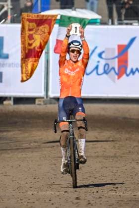 2025 UCI Cyclo-Cross WC - Men Under 23 LIEVIN, FRANCE - FEBRUARY 01 : Del Grosso Tibor (NED) celebrating his victory in action during the 2025 UCI Cyclo-Cross World Championships for Men Under 23 on February 01, 2025 in Lievin, France, 01 02 2025 Lievin France  Copyright: xNicoxVereeckenx
