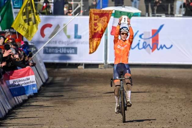 2025 UCI Cyclo-Cross WC - Men Under 23 LIEVIN, FRANCE - FEBRUARY 01 : Del Grosso Tibor (NED) celebrating his victory in action during the 2025 UCI Cyclo-Cross World Championships for Men Under 23 on February 01, 2025 in Lievin, France, 01 02 2025 Lievin France  Copyright: xNicoxVereeckenx