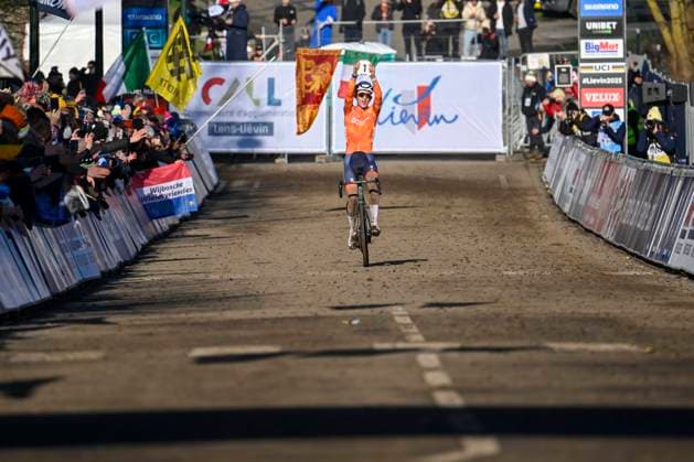 2025 UCI Cyclo-Cross WC - Men Under 23 LIEVIN, FRANCE - FEBRUARY 01 : Del Grosso Tibor (NED) celebrating his victory in action during the 2025 UCI Cyclo-Cross World Championships for Men Under 23 on February 01, 2025 in Lievin, France, 01 02 2025 Lievin France  Copyright: xNicoxVereeckenx