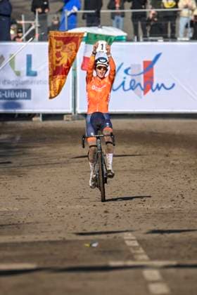 2025 UCI Cyclo-Cross WC - Men Under 23 LIEVIN, FRANCE - FEBRUARY 01 : Del Grosso Tibor (NED) celebrating his victory in action during the 2025 UCI Cyclo-Cross World Championships for Men Under 23 on February 01, 2025 in Lievin, France, 01 02 2025 Lievin France  Copyright: xNicoxVereeckenx