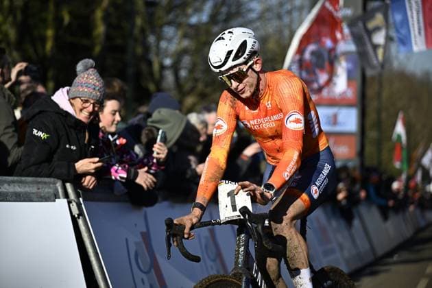 Dutch Tibor Del Grosso celebrates as he crosses the finish line to win the men U23 race, at the UCI Cyclocross World Championships, in Lievin, France, Saturday 01 February 2025. The world championships are taking place from 31 January until 02 February. JASPERxJACOBS  x111572045x